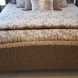 Pottery Barn Alessandra duvet cover 108 x 92 tan and cream